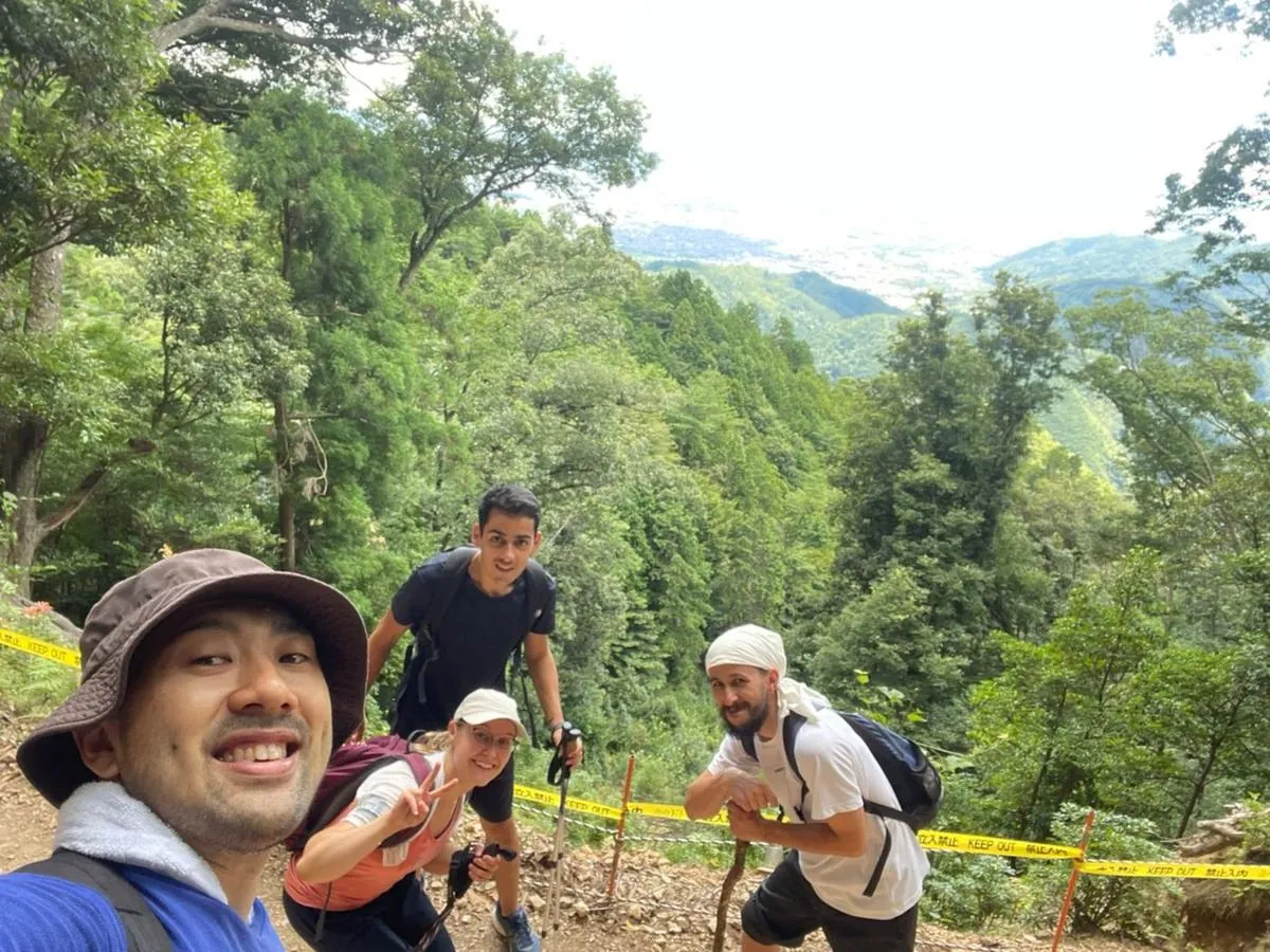森の山道で自撮り