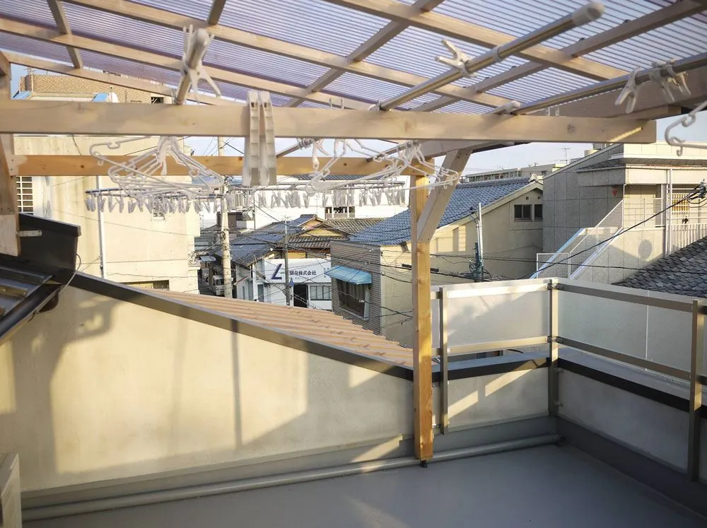 Rooftop terrace for drying laundry at Ichi