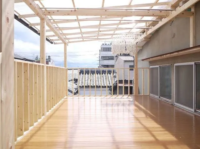 Jurack 3の住人が使える屋上のウッドデッキ